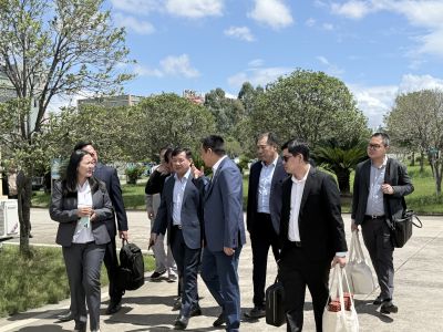 柬埔寨内阁办公厅高级代表团到访新银邦